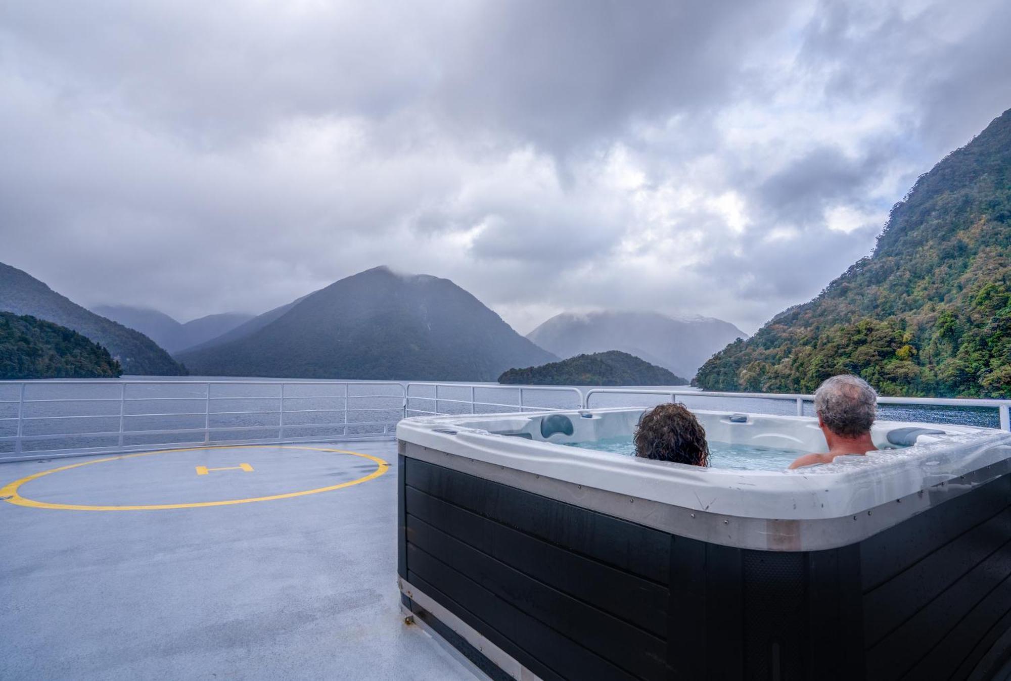 Milford Sound Overnight Cruise - Fiordland Discovery Exterior foto