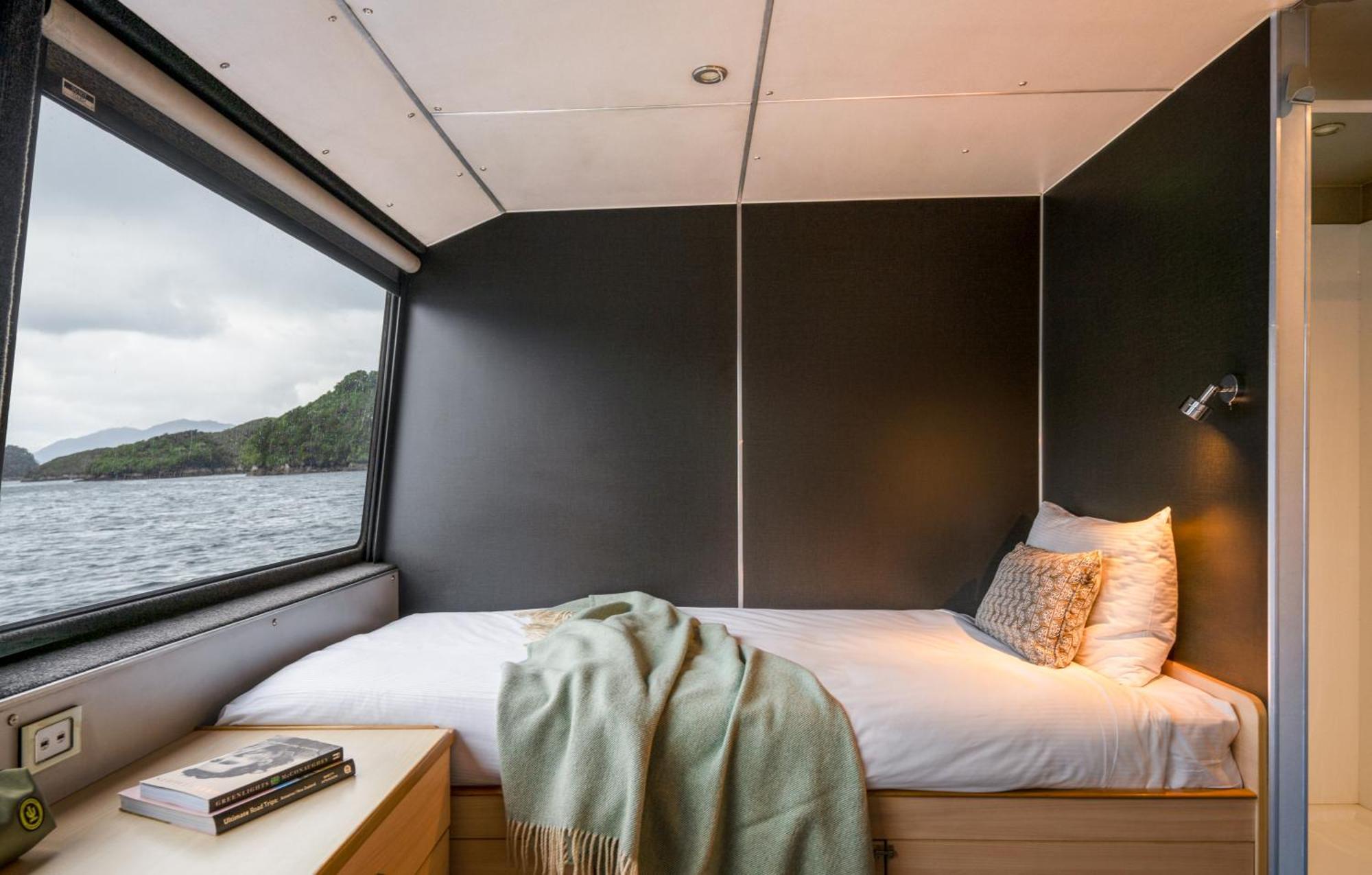 Milford Sound Overnight Cruise - Fiordland Discovery Exterior foto