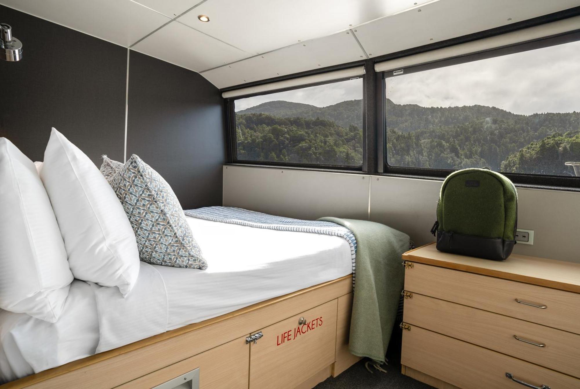 Milford Sound Overnight Cruise - Fiordland Discovery Exterior foto