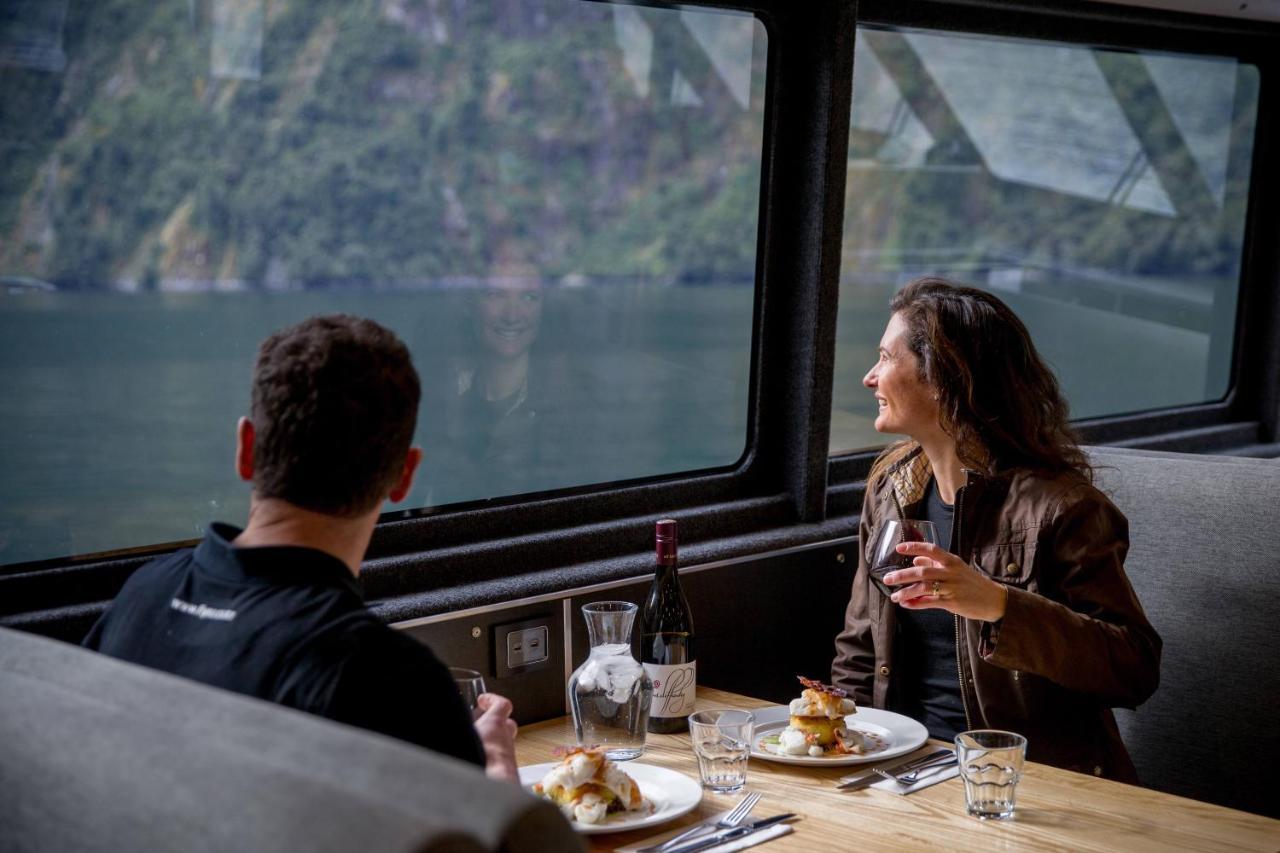 Milford Sound Overnight Cruise - Fiordland Discovery Exterior foto